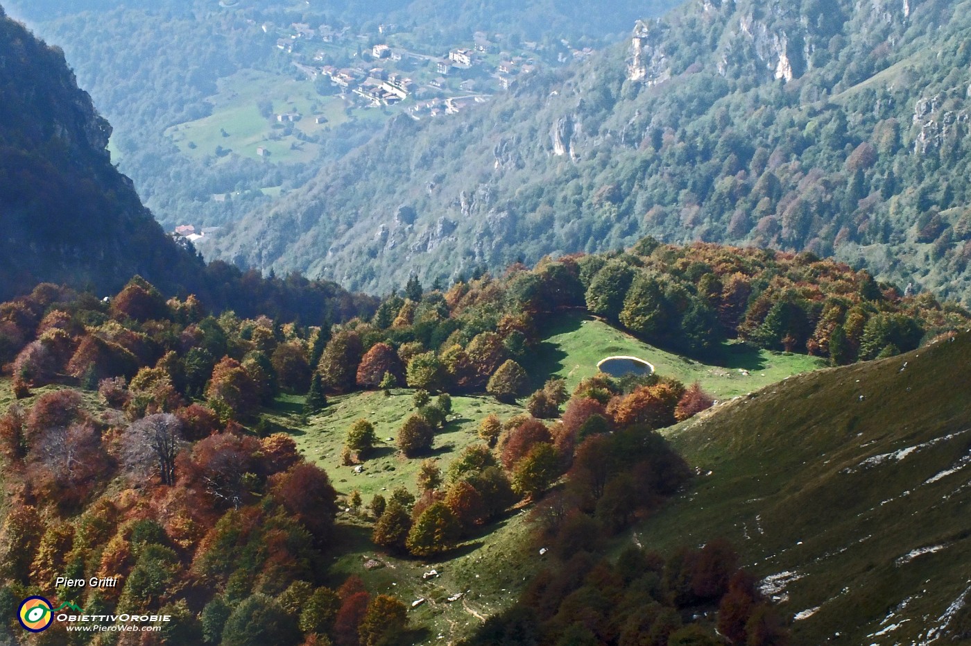 57 Spera di sole alla Casere d'Alben sul versante brembano.JPG